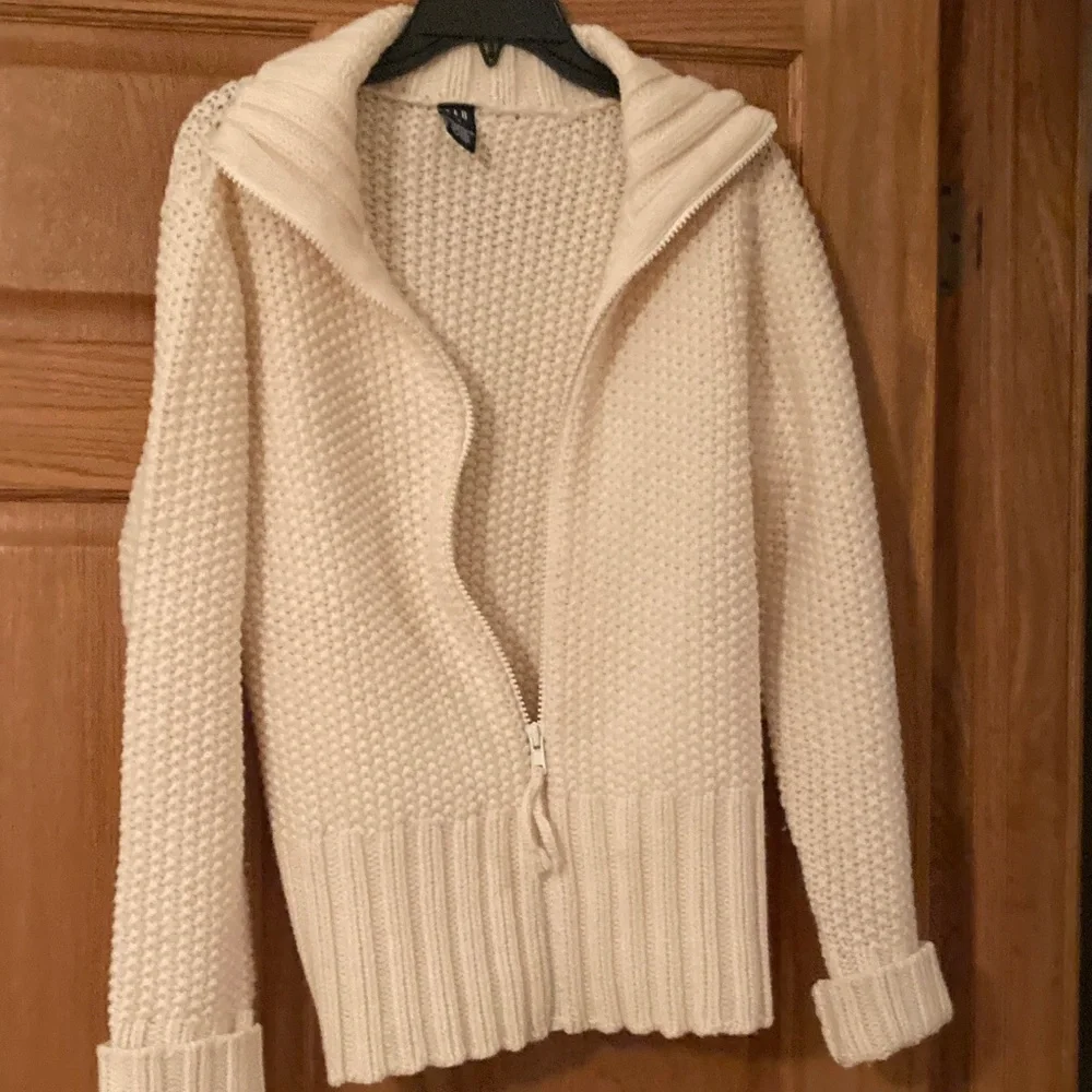 Women's Cream Lambswool sweater
